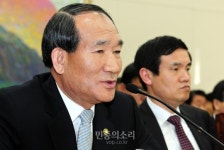 박승춘 보훈처장 “‘임을위한행진곡’ 5·18 기념곡 지정 근거 없다”
