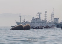 세월호 침몰 현장, 희망의 소식 만들기 위해 최선을 [포토]