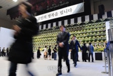 안산 올림픽기념관, 끊임없이 이어지는 시민들 발길 [포토]