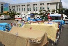 세월호 침몰 98일째 진도체육관 세탁물들 [포토]