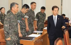 윤 일병 사망사고 현안보고 참석한 국방부장관 [포토]