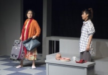 이해하고 용서할 수밖에 없는 두 여자의 전쟁, 연극 마요네즈