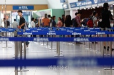 아직은 한적한 서울역 열차표 매표소 [포토]