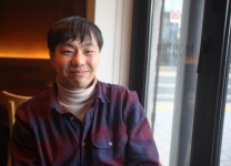 [아트액추얼리]김승철 연출가, “‘소뿔’ 강점은 재미...신랄한 은유와 풍자도 있어”