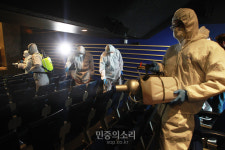 메르스 예방 철저히 하는 대학로 소극장[포토]