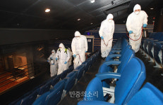 대학로 메르스 소독, 구석까지 꼼꼼하게[포토]
