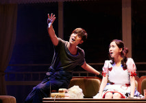 [리뷰]긴 비가 그치면 해가 뜰 거야...뮤지컬 ‘사랑은 비를 타고’