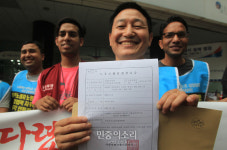 10년만에 이주노동자 노동조합 합법화[포토]
