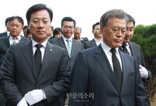 김구선생묘 참배 마친 문재인[포토]
