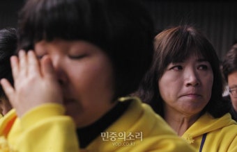 세월호 참사 청문회 첫날 눈물 흘리는 유가족들[포토]