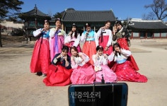 설 연휴 마지막 날은 친구들과 한복 입고 기념[포토]