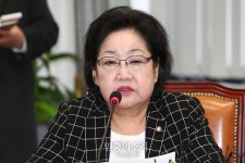 모두발언하는 김을동[포토]