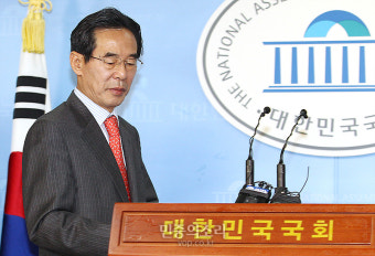 정론관 들어서는 홍창선[포토]
