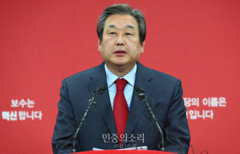 유승민 지역구 공천 언급하는 김무성[포토]