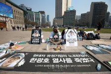 4일째 한광호 열사 분향소 지키는 유성기업 노조[포토]