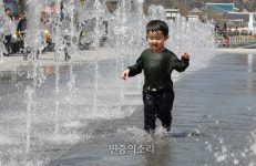 와! 광화문광장 분수대 즐거워요[포토]