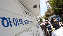 하이텍알씨코리아 정문 폐쇄한 용역[포토]