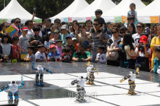 어린이날 국립민속발물관 로봇의 춤 공연[포토]