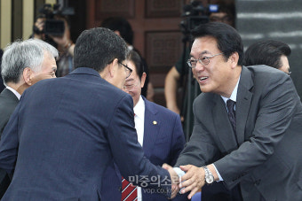 당선인총회에 참석하는 정진석[포토]