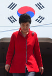 새누리 “링거로 버티며 아프리카-프랑스 순방 박 대통령 환영”