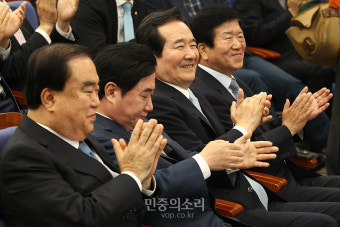 박수치는 국회의장 후보들[포토]