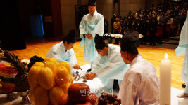 진주유족회 합동위령제 “무덤도 없는 원혼이여...”