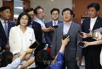 사드배치 반대 입장 표명하는 설훈[포토]