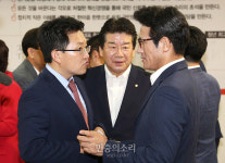 대화하는 비박 후보들[포토]
