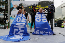 삭발하는 유성기업 지회장들[포토]