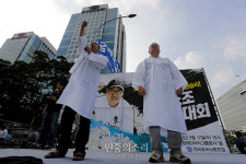 발언하는 유성기업 양 지회장들[포토]