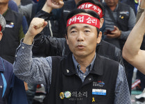 구호 외치는 조상수 공공운수노동조합 위원장[포토]