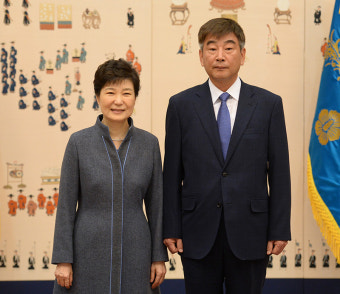 동요하는 권력:사상 첫 민정수석-법무장관 동시 사의표명