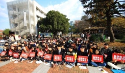 “이 나라 주인은 국민이 돼야 한다” 분노한 예비교사들 동맹휴업