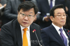 서문시장 화재대책 당정협의에 참석한 주형환 장관[포토]