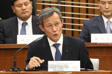 답변하는 이영석 청와대 경호 차장[포토]