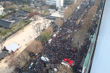 탄핵 기각 총궐기 나선 보수연합[포토]