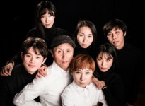 안락함과 무료함 사이의 인간, 연극 ‘스프레이’