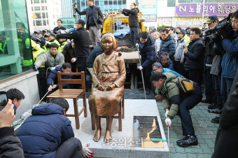 [종합] 일본영사관 앞 소녀상 강제 철거 전말..“천인공노할 짓”