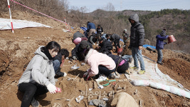 민간인학살 참상 드러난 진주 용산고개...45구경 탄두 나와