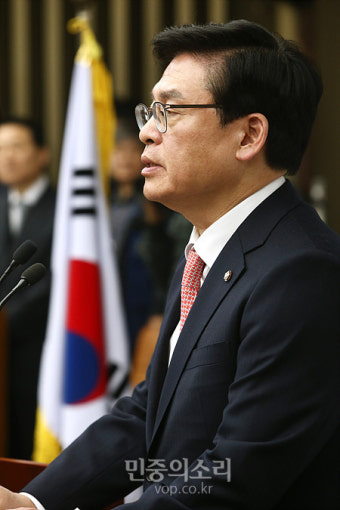 '경선 규칙' 협조 구하는 정우택[포토]