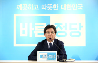 자전적 에세이집 출판한 유승민[포토]
