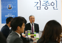 김종인, 출판기념회로 대선 행보[포토]
