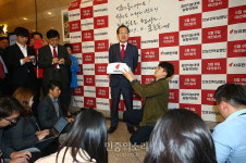 기자간담회 갖는 홍준표[포토]