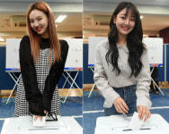 [영상] “신분증 놓고 왔어요 카학학~” 상큼발랄한 트와이스 지효·나연의 첫 투표