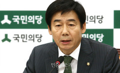 원내대책회의서 발언하는 이용호[포토]