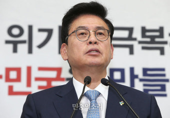 의총 발언하는 정우택 원내대표[포토]