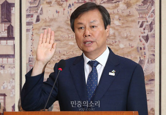선서하는 도종환 후보자[포토]