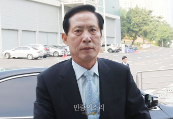 인사청문회 앞둔 송영무 국방부 장관 후보자[포토]