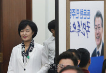 최고위 입장하는 추미애 대표[포토]