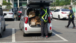 [르포] 위태롭게 흔들리는 에어컨 수리기사의 안전